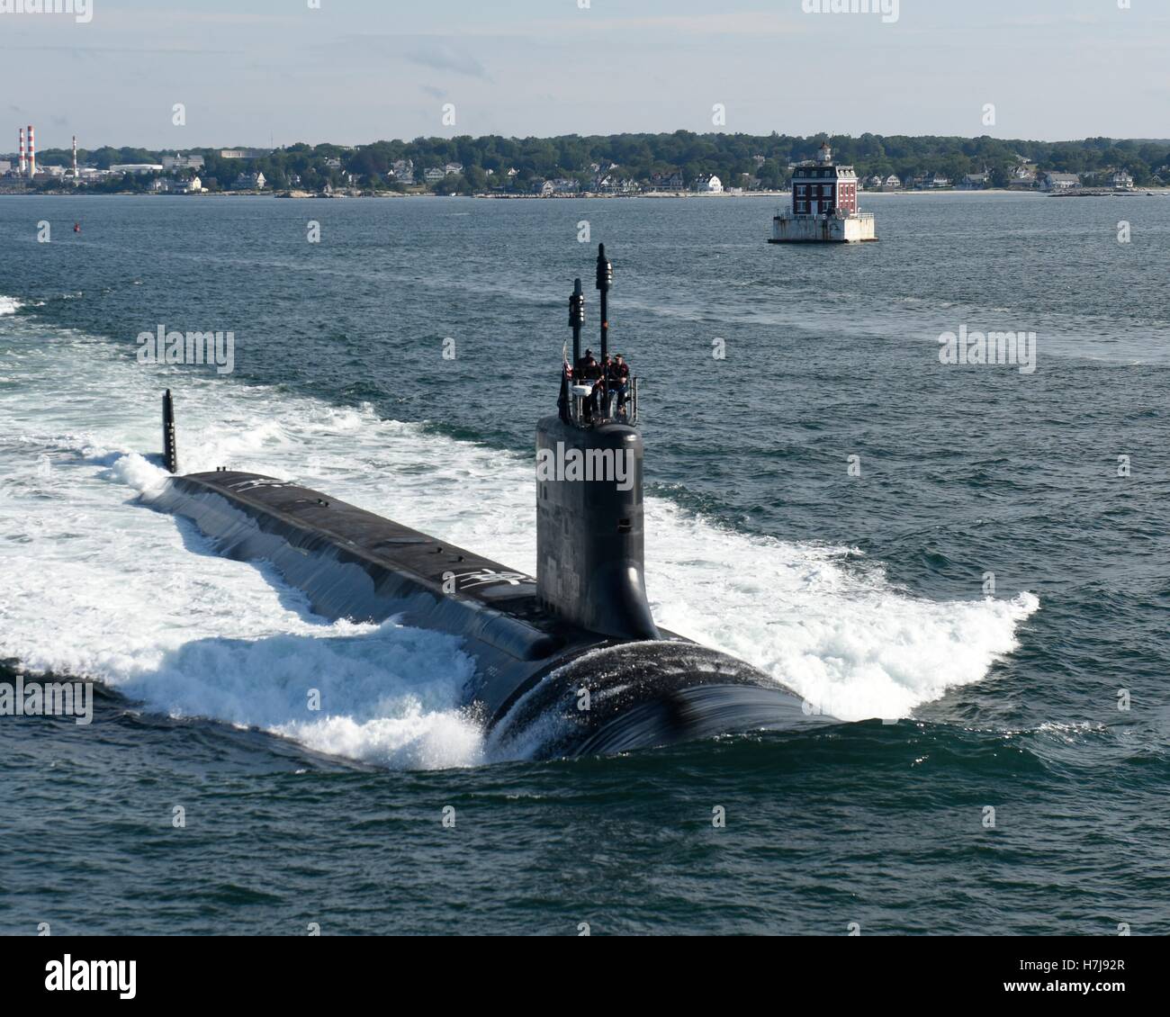 El USN Virginia-clase de submarinos de ataque USS Illinois realiza pruebas de mar el 1 de agosto de 2016 en Groton, Connecticut. Foto de stock