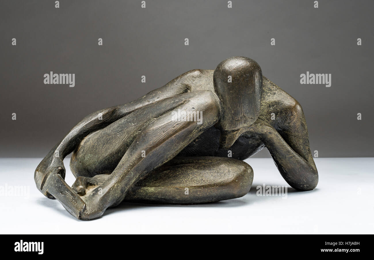 La desesperación, Yeso patinado escultura realizada por el escultor francés Jean Henninger Foto de stock