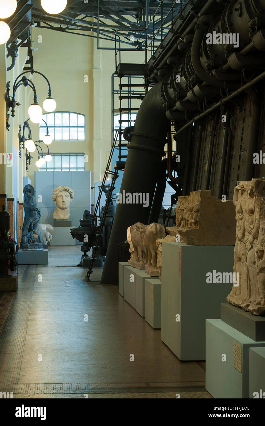 Esculturas. Centrale Montemartini Museum. Roma, Italia Foto de stock