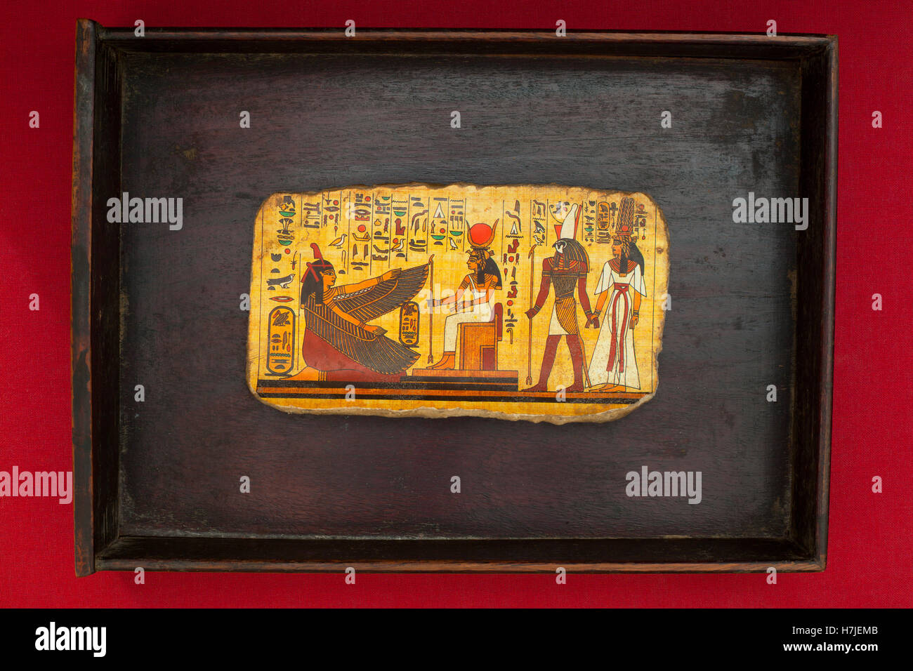 Jeroglíficos egipcios escena en un bastidor de la caja Foto de stock
