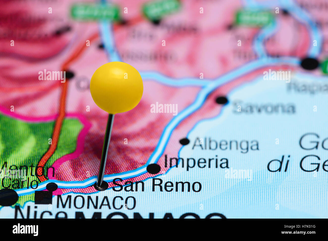 San Remo clavado en un mapa de Italia Foto de stock