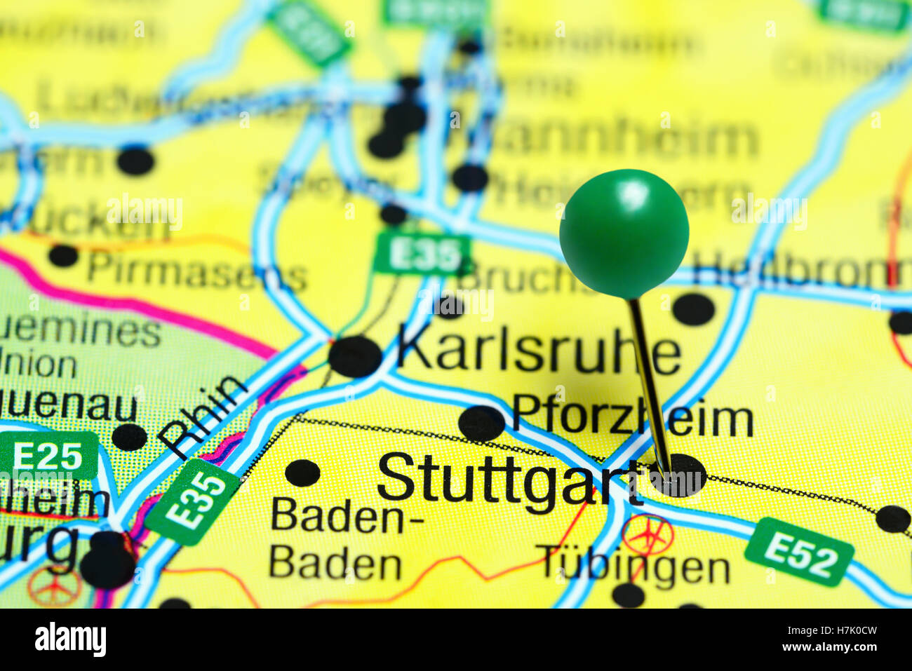 Stuttgart anclado en un mapa de Alemania Foto de stock