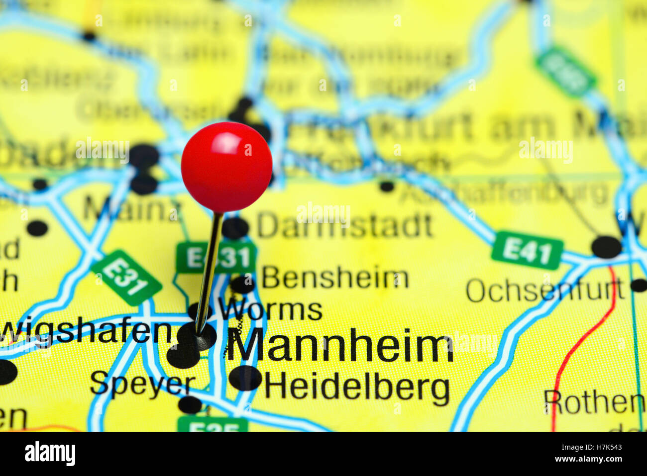 Mannheim anclado en un mapa de Alemania Foto de stock
