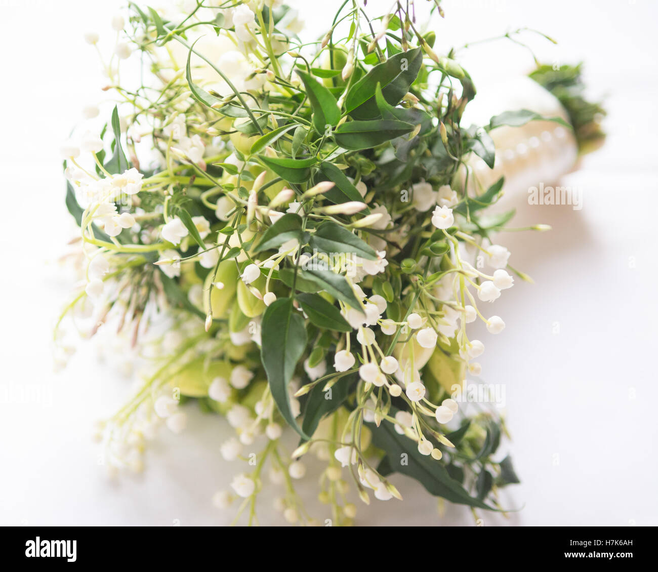 El lirio del valle (Convallaria majalis) posy bouquet de boda Foto de stock