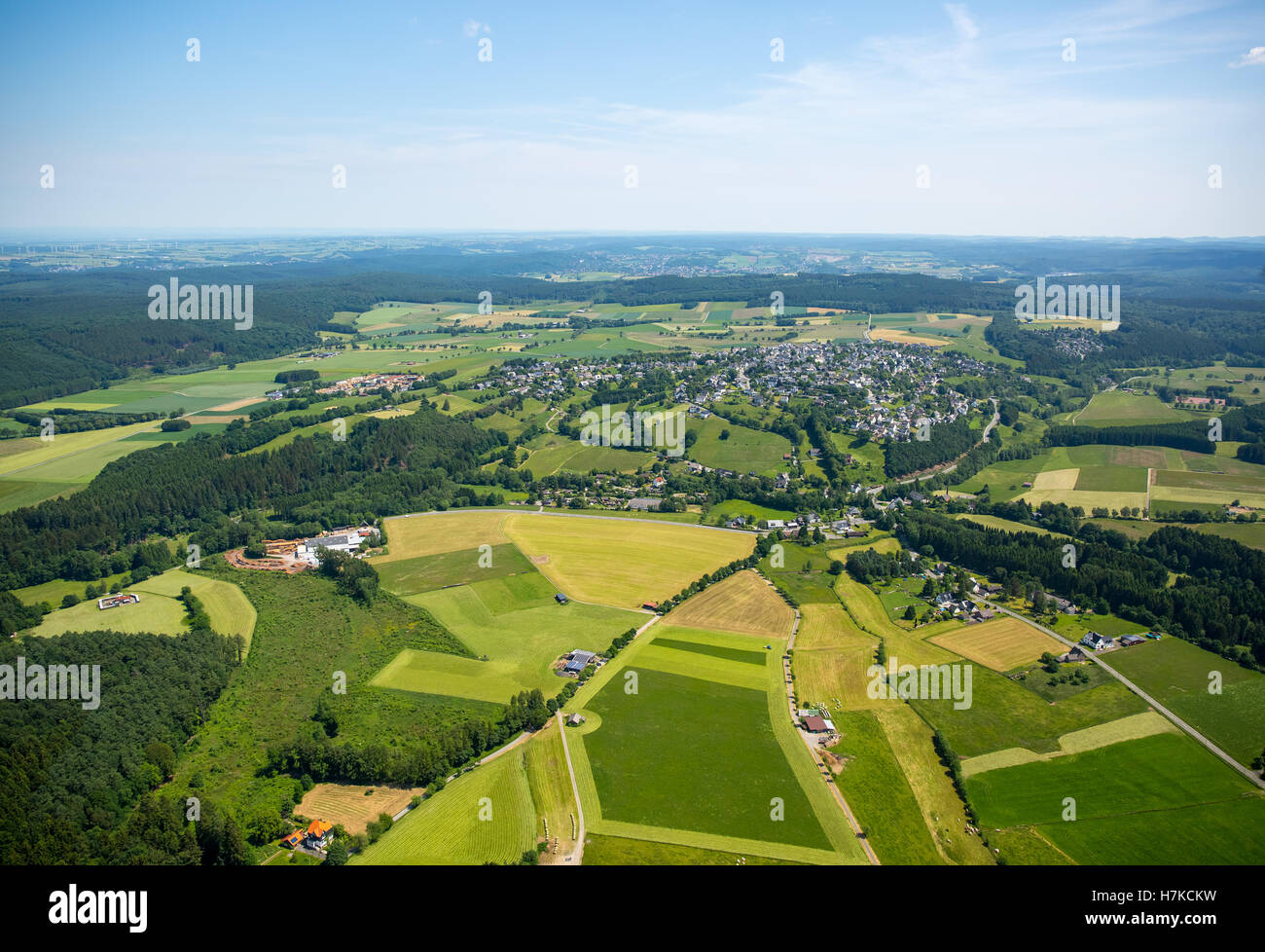 Vista aérea, Hirschberg, Warstein, Sauerland, Renania del Norte-Westfalia, Alemania Foto de stock