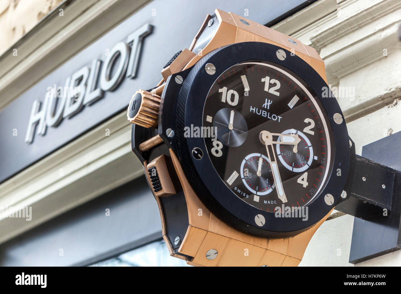 Hublot reloj tienda de lujo signo reloj suizo tienda en Jachymova calle  Praga Ciudad Vieja República Checa Fotografía de stock - Alamy