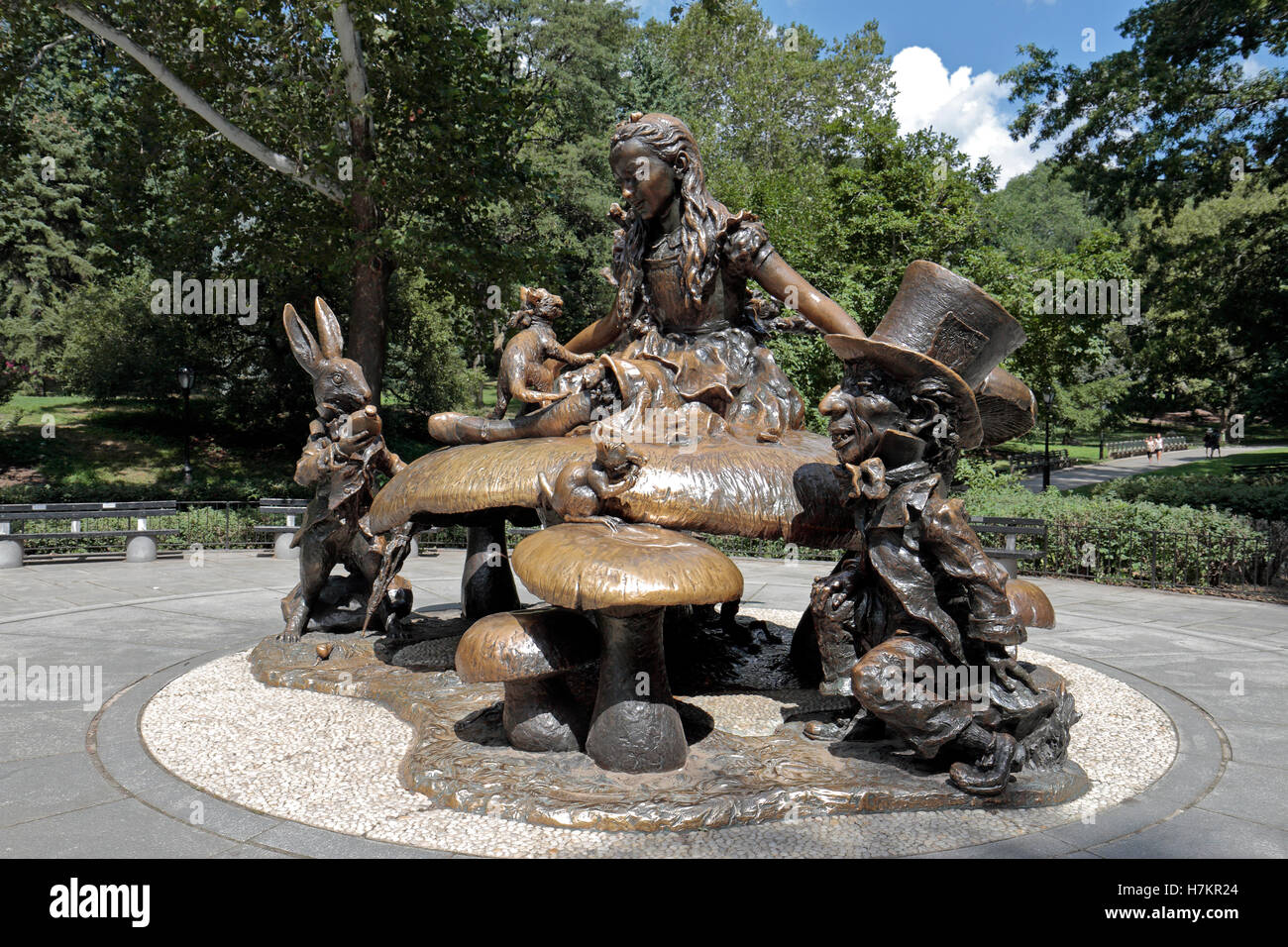 La escultura de Alicia en el país de las maravillas en Central Park,  Manhattan, Nueva York, Estados Unidos Fotografía de stock - Alamy