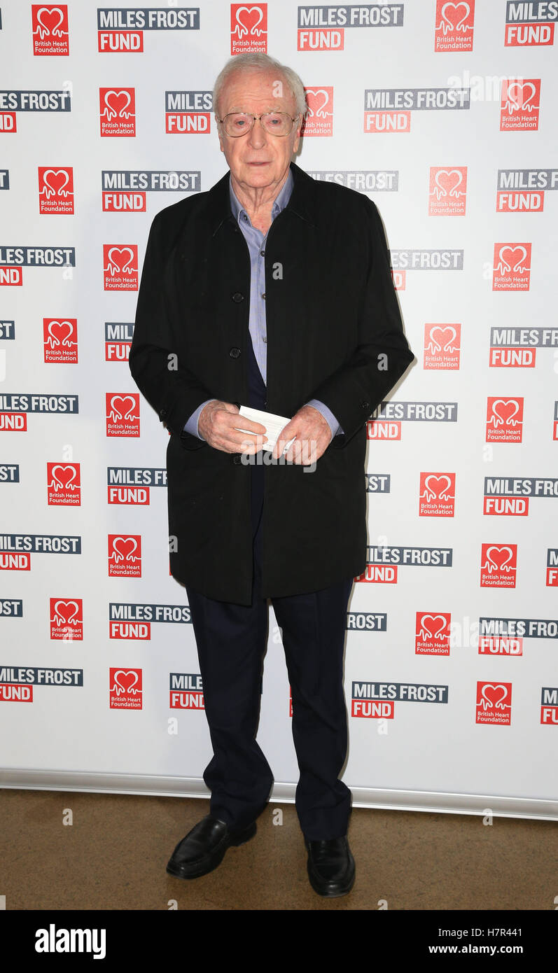 Sir Michael Caine asiste a una exhibición de Andrew Lloyd Webber's School of Rock, dedicado a las Millas Frost Fund, en New London Theatre en Drury Lane, Londres. Foto de stock