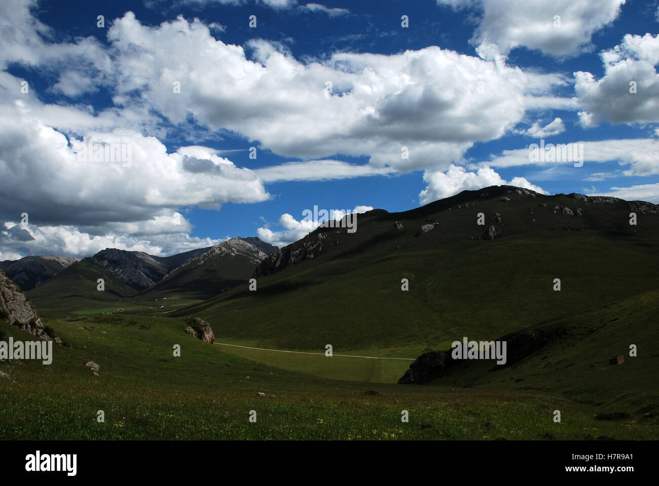 En el Tíbet la montaña Foto de stock