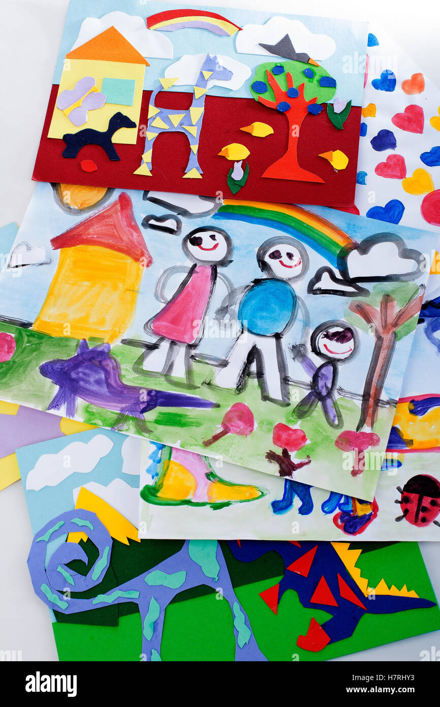 Los niños de dibujo y pintura con collage de papel colorido. Hermoso niño  dibujos de Rainbow. Dibuja animales de fantasía. Kid's art Fotografía de  stock - Alamy