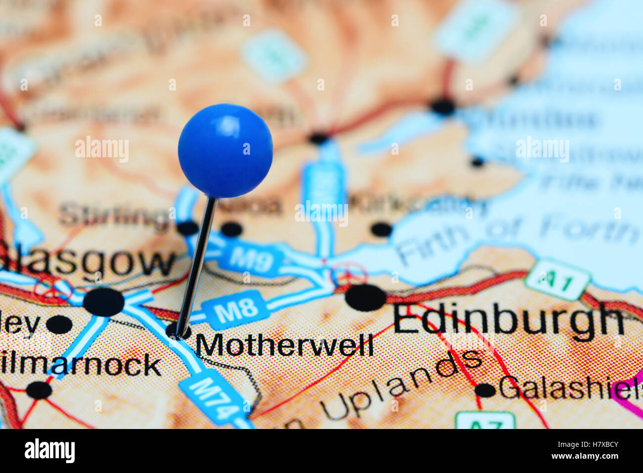 Motherwell anclado en un mapa de Escocia. Foto de stock