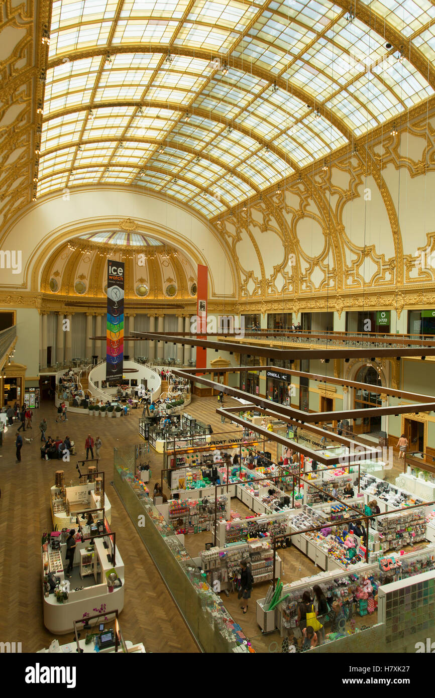 Shopping mall antwerp flanders belgium fotografías e imágenes de alta  resolución - Alamy