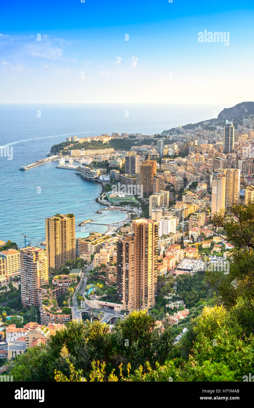 Paisaje urbano de Montecarlo, Principado de Mónaco vista aérea. Los