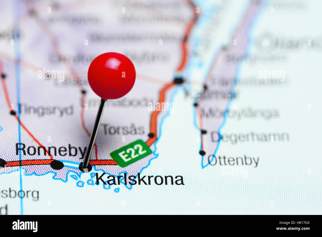 Karlskrona anclado en un mapa de Suecia Foto de stock
