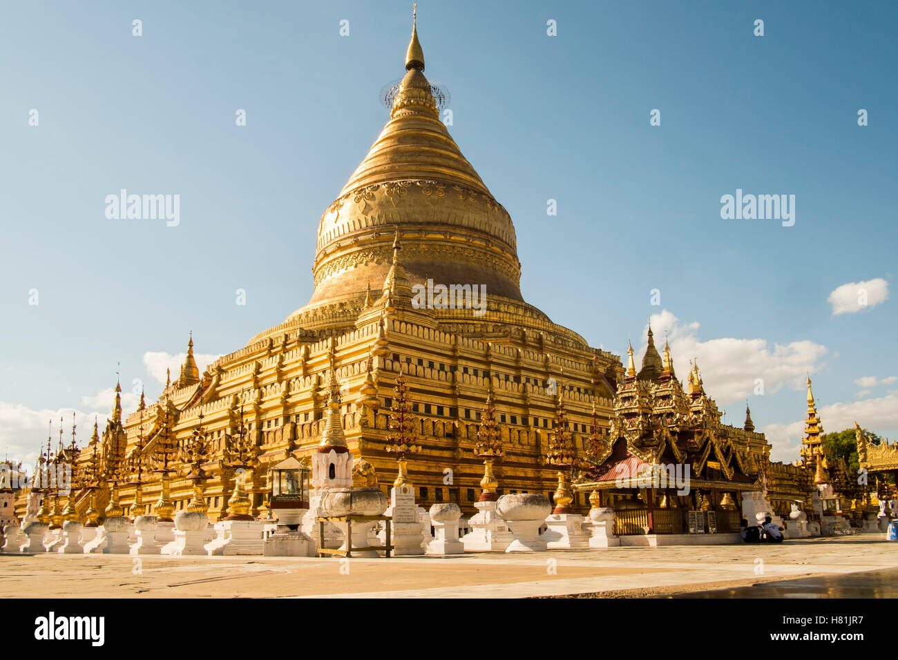 La Pagoda Shwedagon (Templo de Oro) a Yangon, Myanmar Fotografía de ...