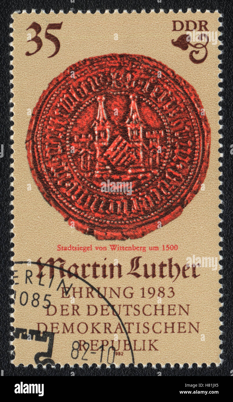 El sello impreso en Alemania muestra DDR ​​seal ciudad de Wittenberg, el cumpleaños del reformador Martín Lutero, 1982 Foto de stock