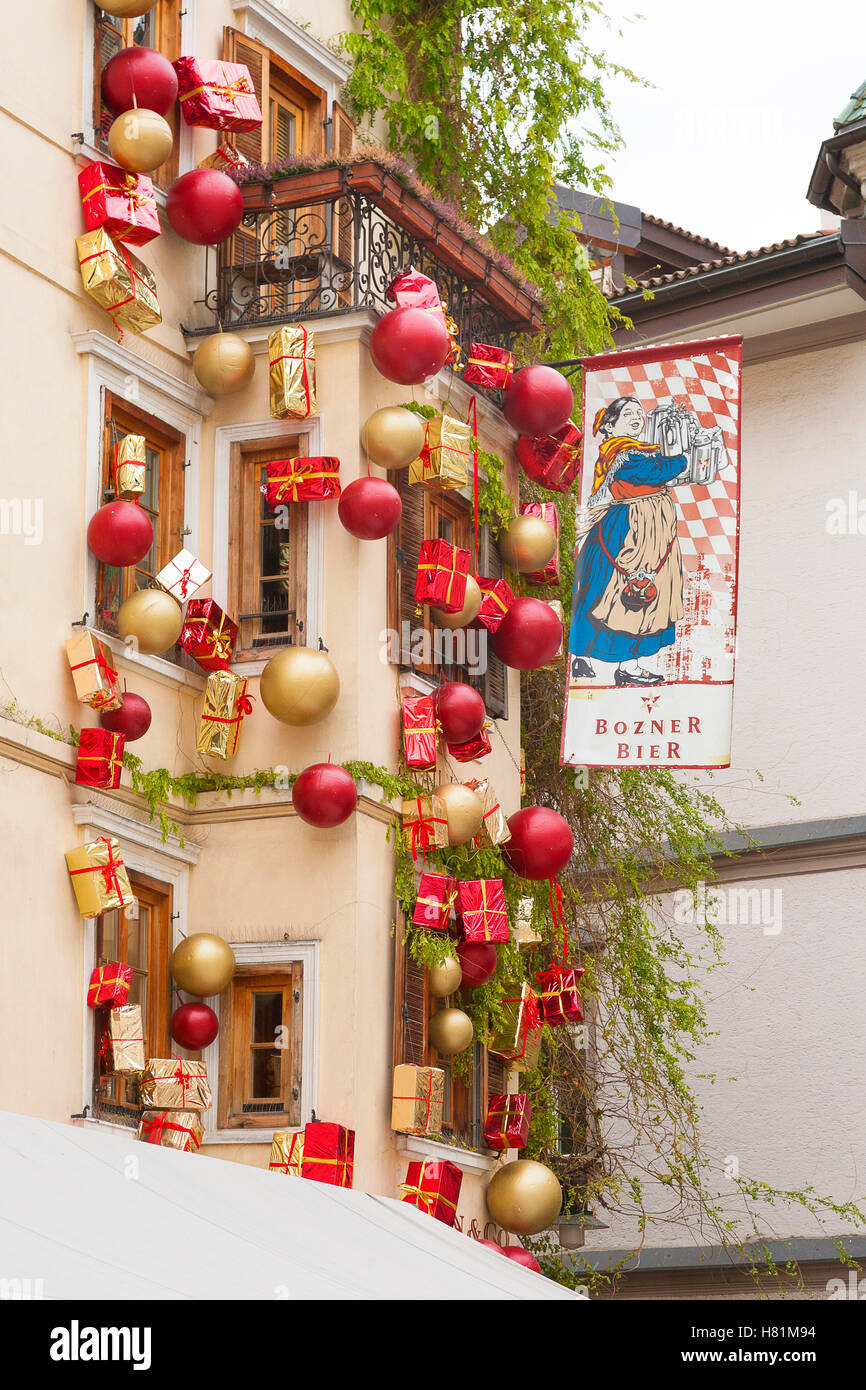 Decoración de Navidad en la Piazza delle Erbe Bolzano, Trentino Alto Adige, Italia, Europa Foto de stock