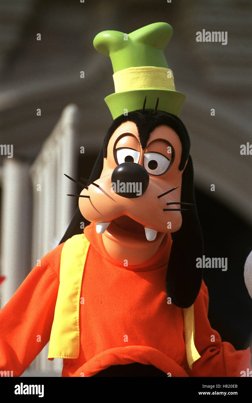 GOOFY Orlando Magic Kingdom El 01 de abril de 2002 Foto de stock