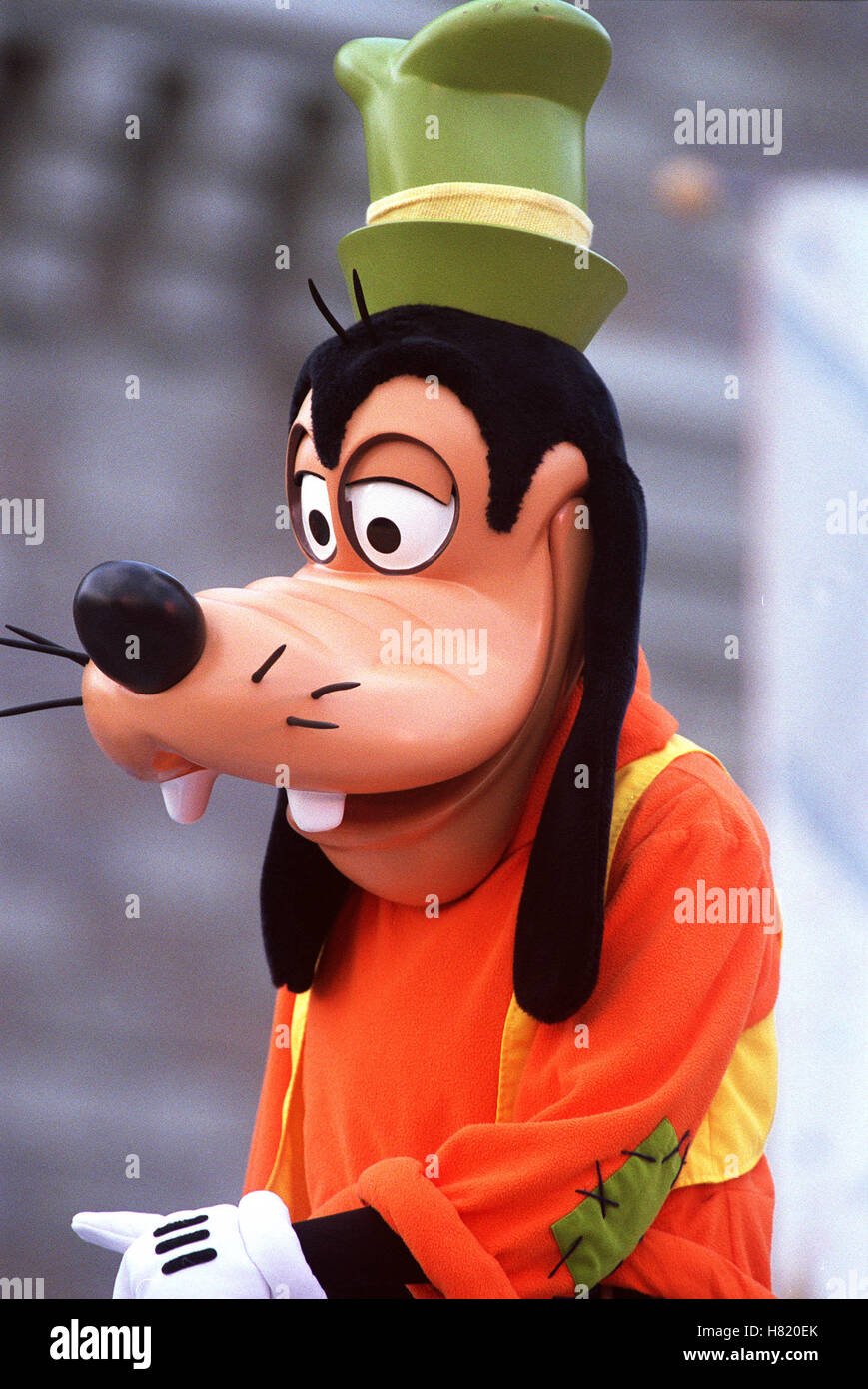 GOOFY Orlando Magic Kingdom El 01 de abril de 2002 Foto de stock