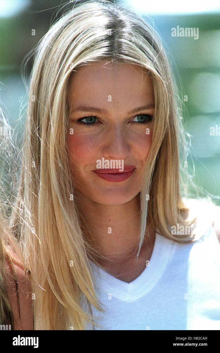 KAREN MULDER 17 de mayo de 2000 Fotografía de stock Alamy