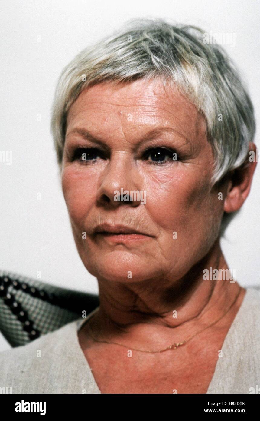 DAME Judi Dench O.B.E. El 01 de mayo de 2001 Foto de stock