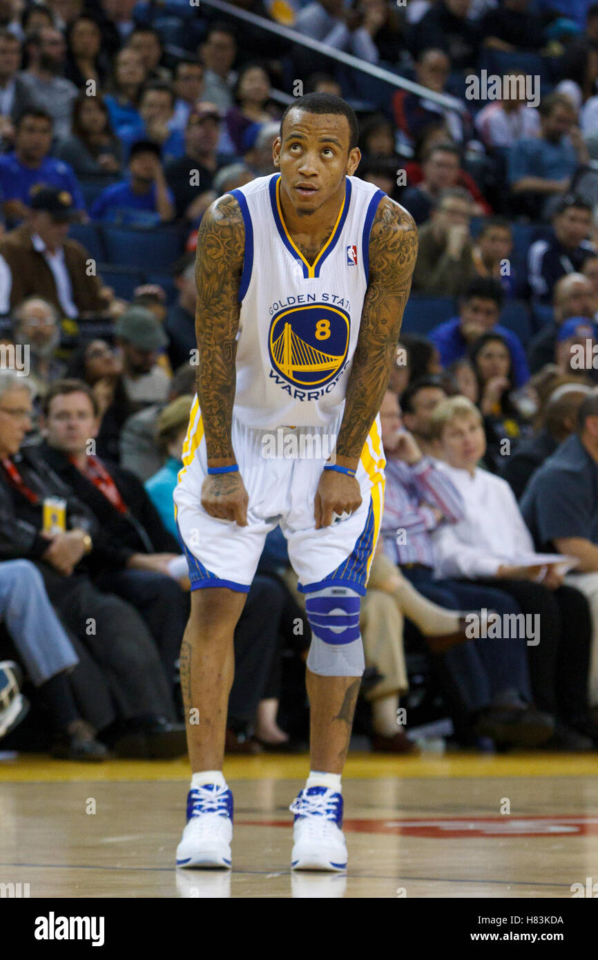 Abril 10, 2011; Oakland, CA, EE.UU.; Golden State Warriors shooting guard monta Ellis (8) antes de un tiro libre contra el Sacramento Kings durante el segundo trimestre en el Oracle Arena. sacramento derrotó a Golden State 104-103. Foto de stock