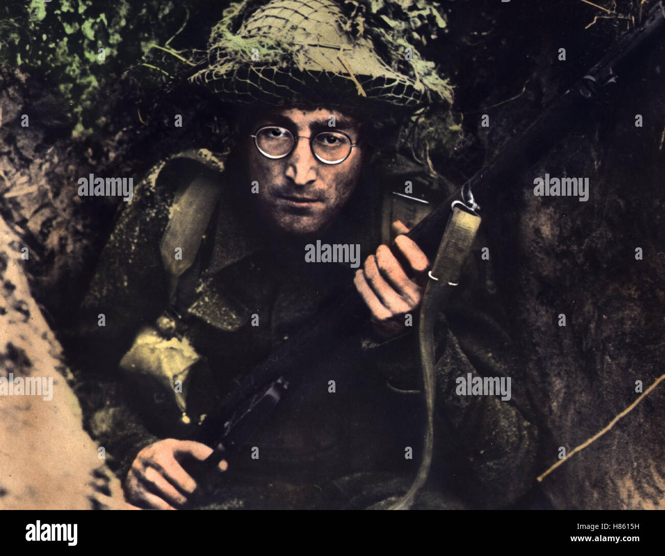 Wie Ich den Krieg gewann, (Cómo gané la guerra) GB 1967, Regie: Richard Lester, JOHN LENNON, Stichwort: Brille, Soldat, Timón, Gewehr, Waffe Foto de stock