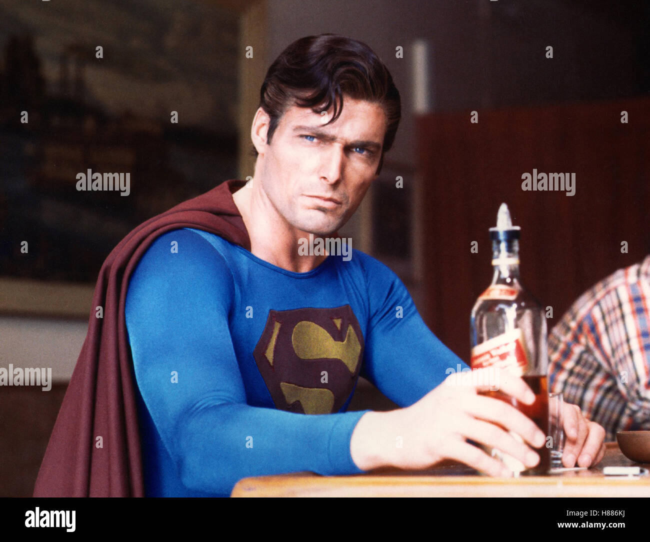 Superman III, (SUPERMAN III) USA 1983, Regie: Richard Lester, Christopher Reeve, Whisky, Flasche Stichwort: Foto de stock