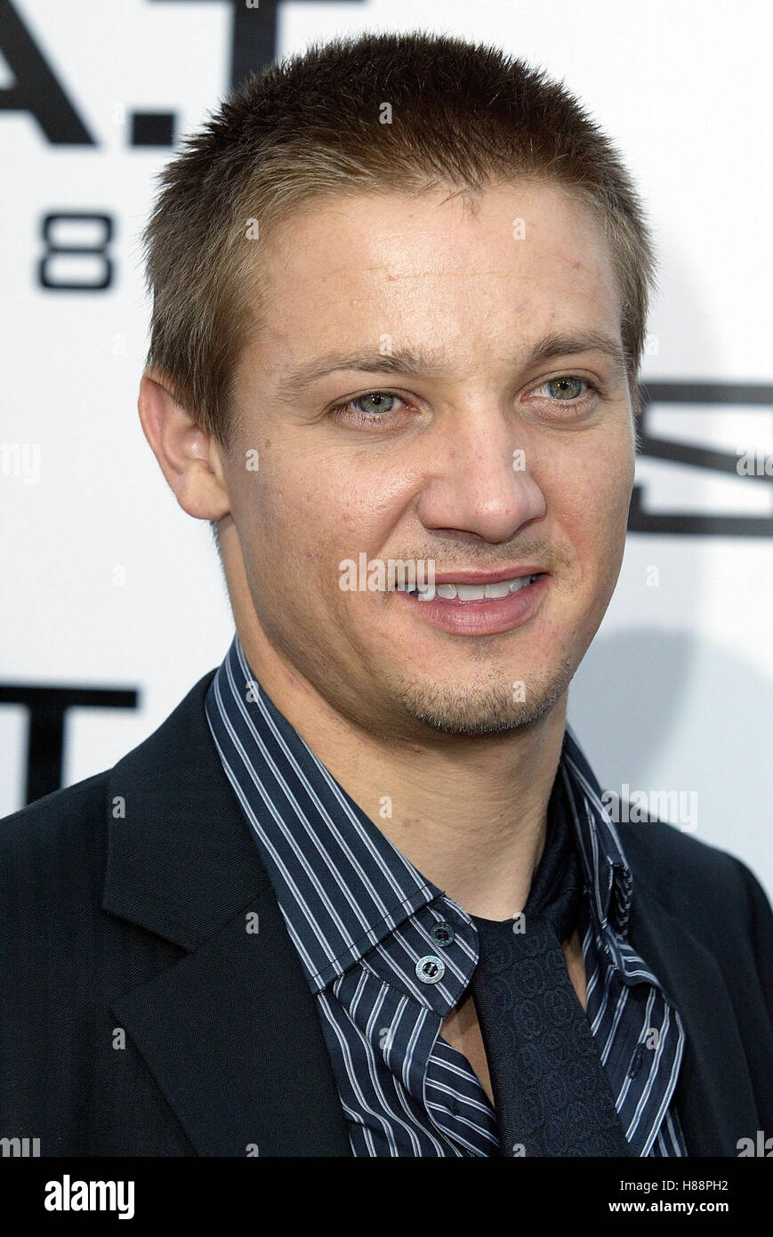 JEREMY RENNER S.W.A.T. Estreno Mundial WESTWOOD LOS ANGELES, EE.UU. el 30 de julio de 2003 Foto de stock