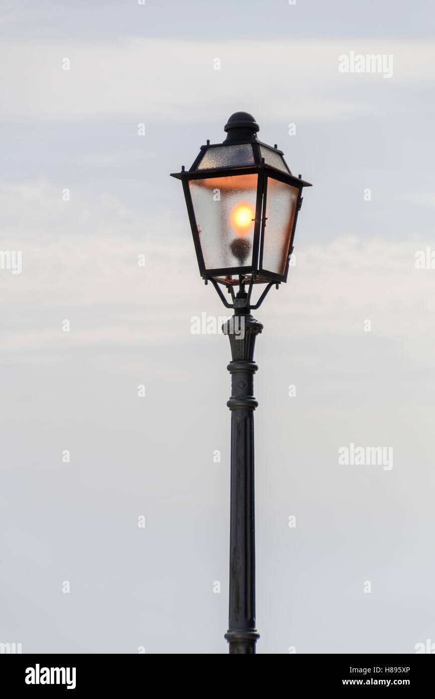 Classic street lamp fotografías e imágenes de alta resolución - Alamy