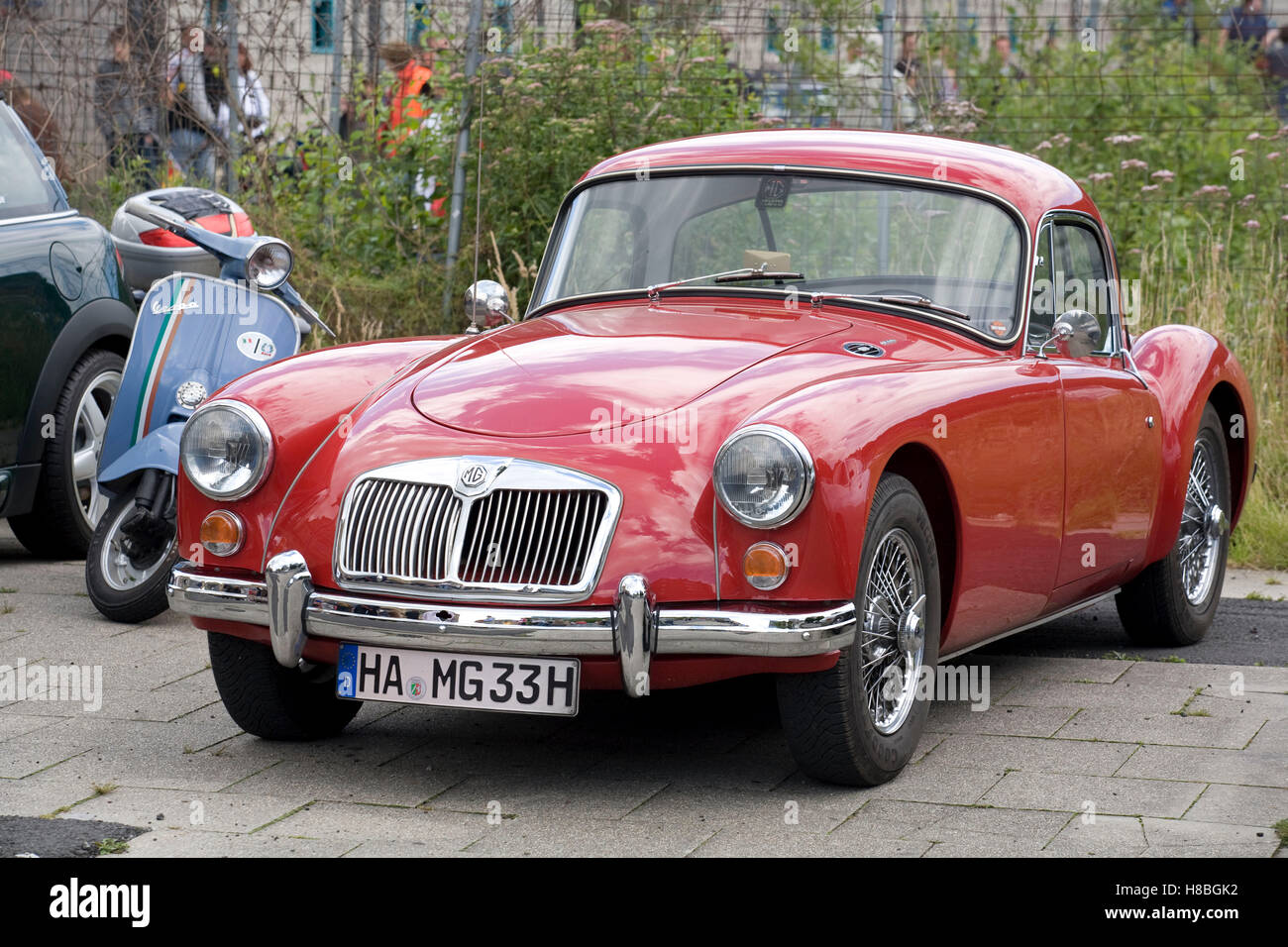 Alemania, en Renania del Norte-Westfalia, participante de un rally de coches de época, un MG desde 1960. Foto de stock