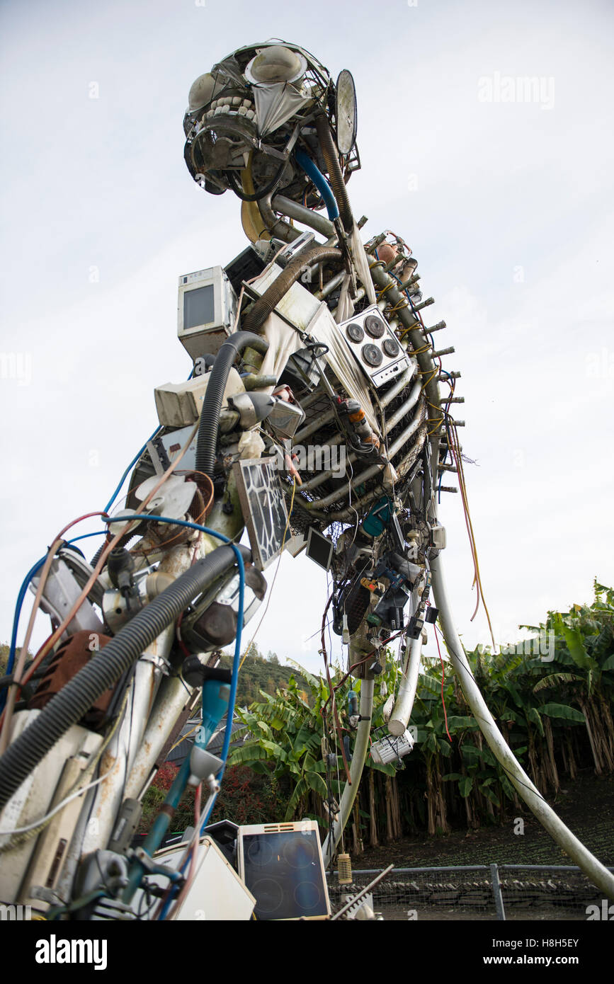 Weee Man Sculpture Eden Project Fotos e Imágenes de stock Alamy