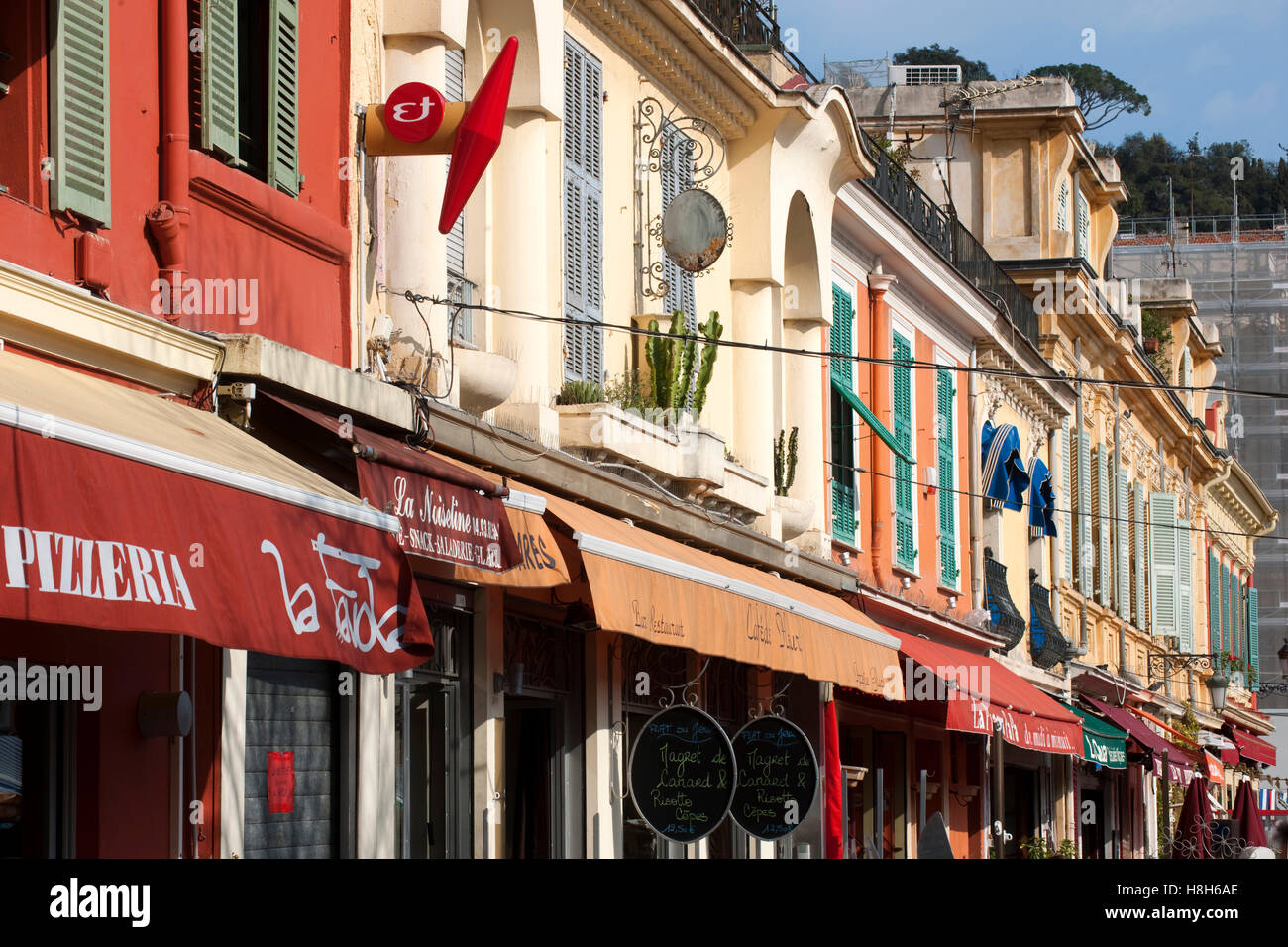 Frankreich, Cote d Azur, Nizza, Cours Saleya Strassencafes am Foto de stock