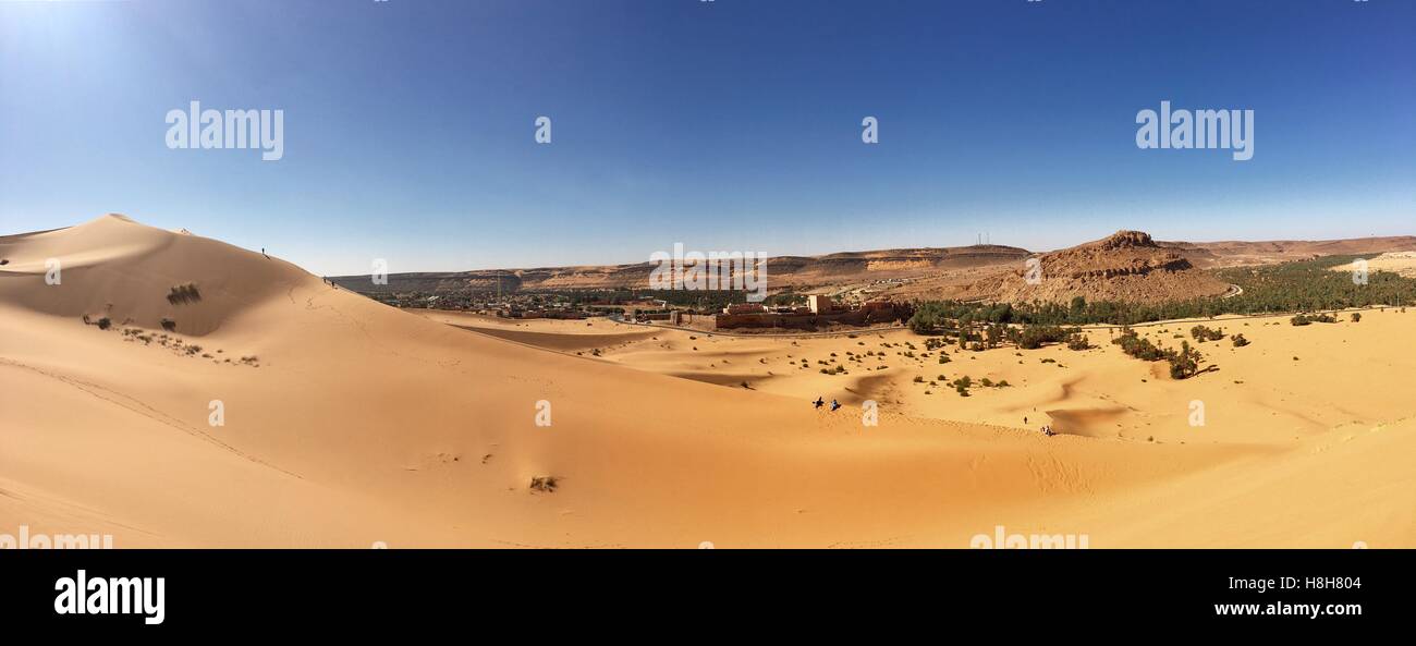 Vacío ilimitado panorama del desierto del norte de África Bechar Argelia, arena del desierto Taghit Foto de stock