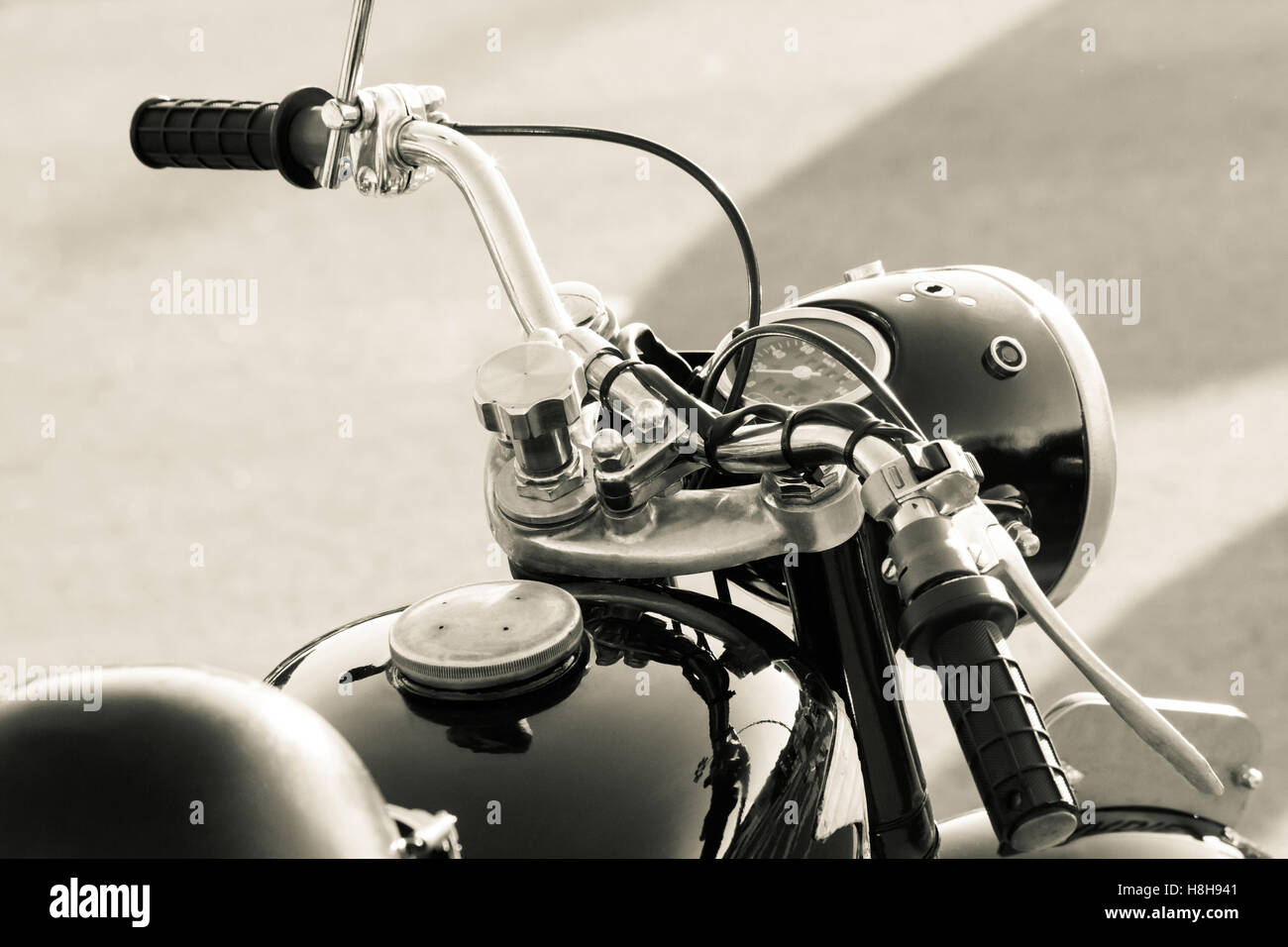 Vintage motos antiguas luz delantera y detalle del manillar Fotografía de  stock - Alamy