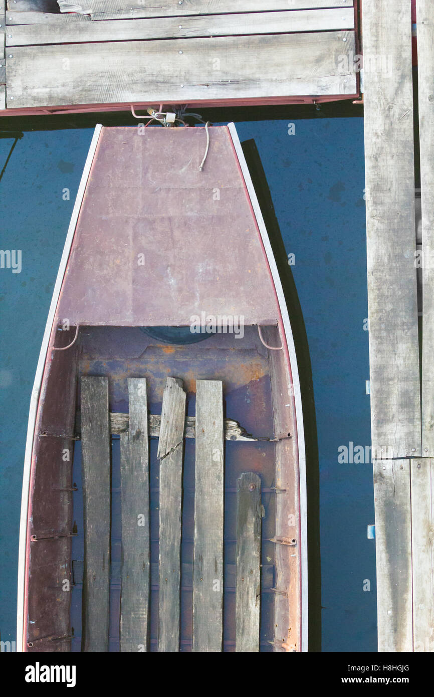 Oxidado barco pescador de madera desde arriba Foto de stock