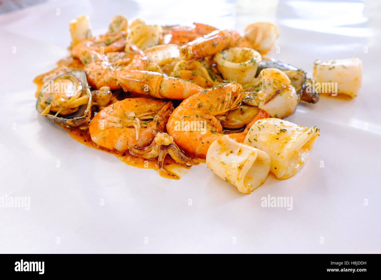 Frescos, mariscos, comida de mar, langosta, ostras, antecedentes, pulpos, mariscos, menú, pescado, limón, sobrecarga, vapor, negro, hielo, d Foto de stock