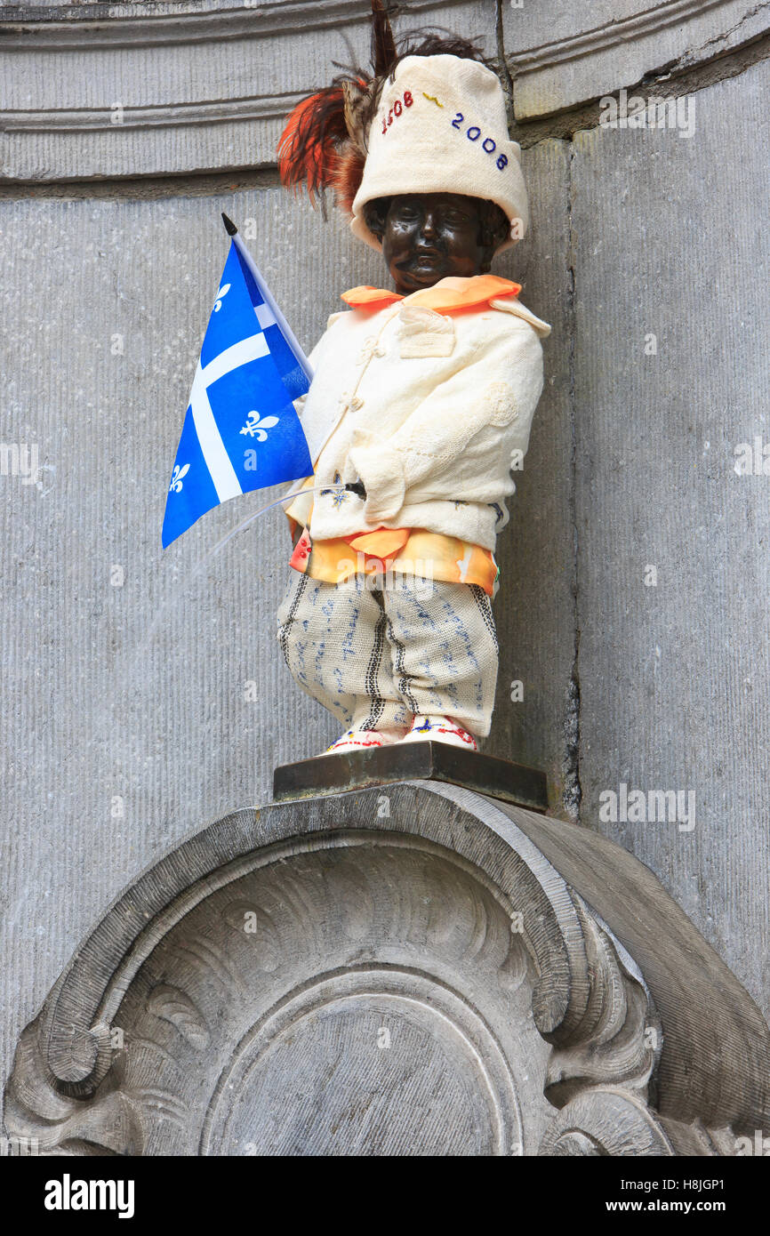 Manneken Pis vestido con el traje nacional de Quebec, Canadá, en Bruselas,  Bélgica Fotografía de stock - Alamy