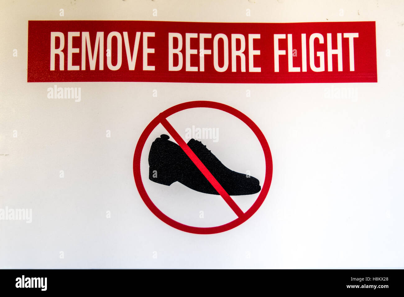 El aeropuerto de Arlanda, Estocolmo, Suecia - Un signo de quitarse los  zapatos en el interior de la estancia (Jumbohostel Jumbo), un albergue que  es convertida en un Boeing 747 ai Fotografía