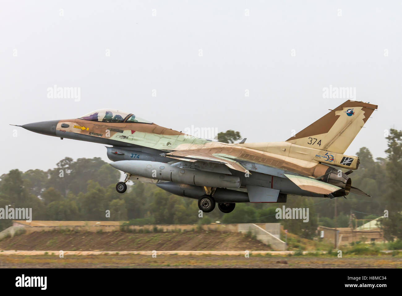 La Fuerza Aérea Israelí (IAF) F-16C (Barak) de aviones de combate en el despegue Foto de stock