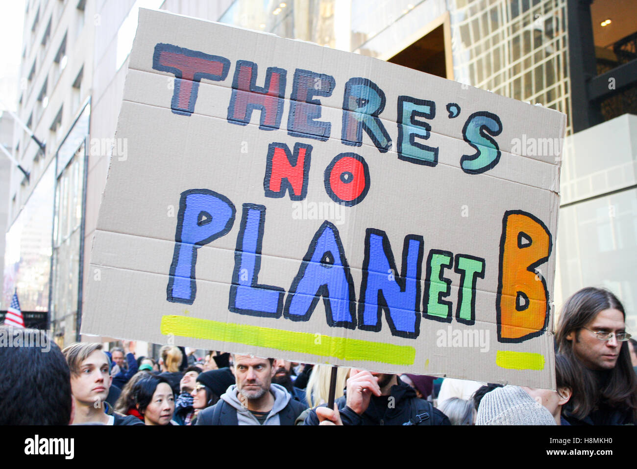 Señal para el cambio climático "no hay planeta B' en protesta contra Donald Trump en Nueva York, NY Foto de stock