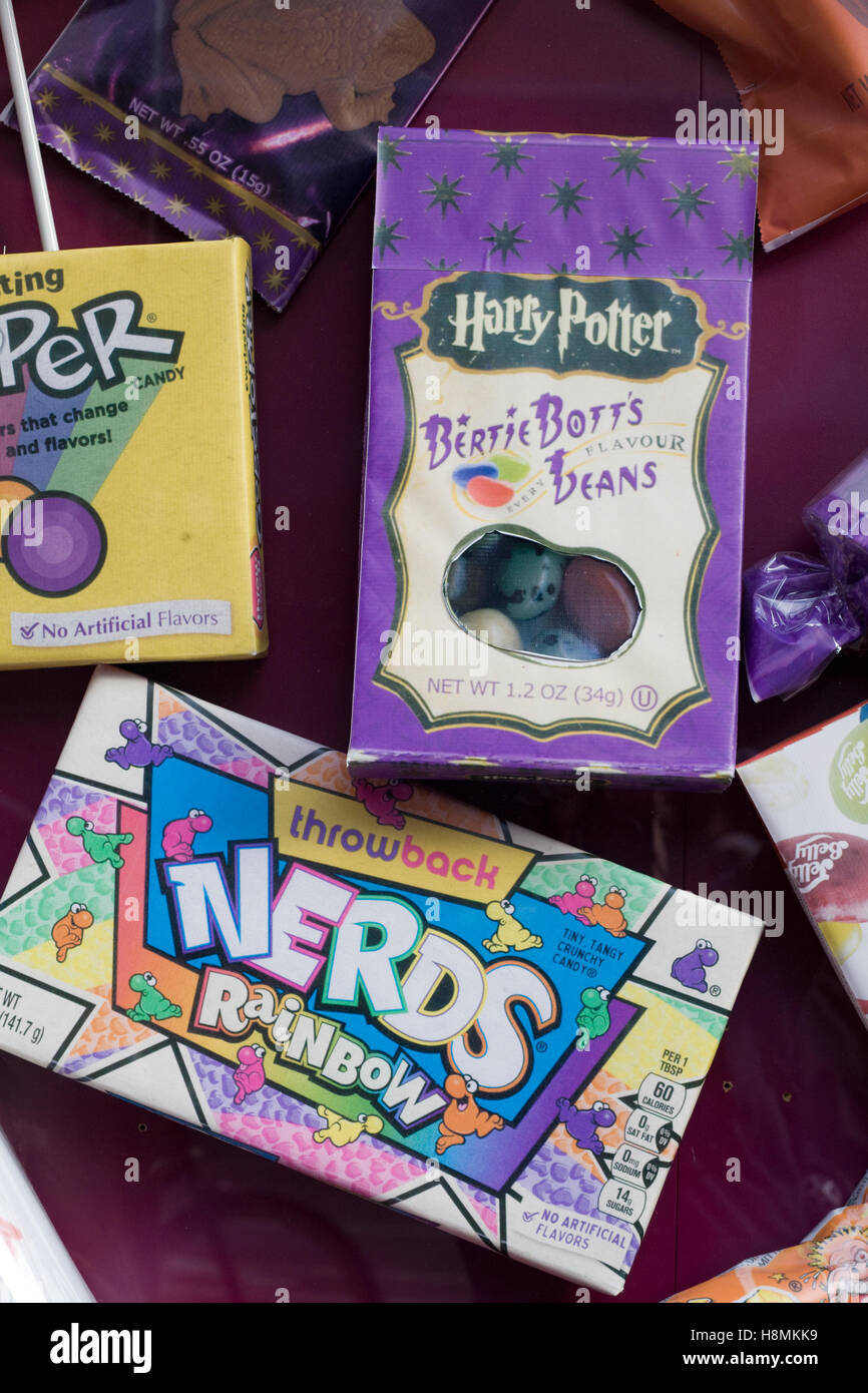 Harry potter bertie Botts frijoles y Rainbow nerds Foto de stock