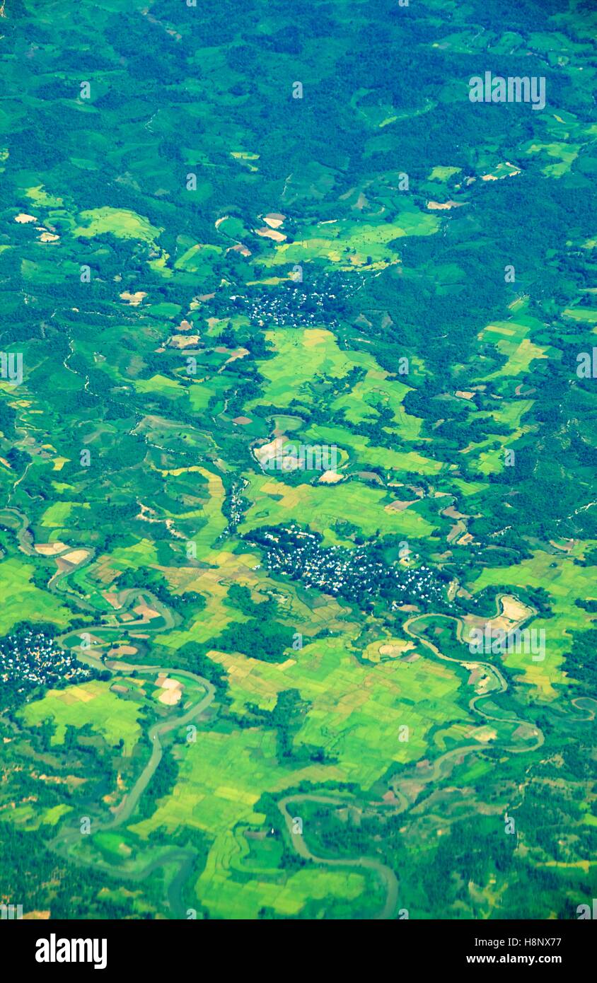 Aldeas, los campos y las colinas alrededor de Bagan, Myanmar (de avión) Foto de stock