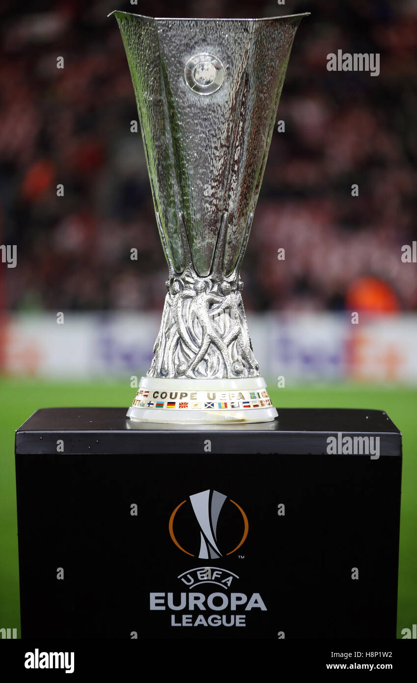 Celebridad Orador Cereza Trofeo de la UEFA Europa League Fotografía de stock - Alamy