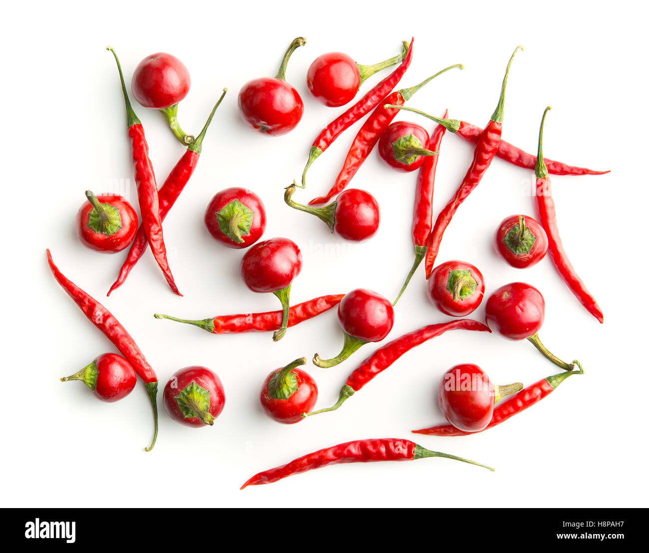 Pimientos chili rojo aislado sobre fondo blanco. Foto de stock