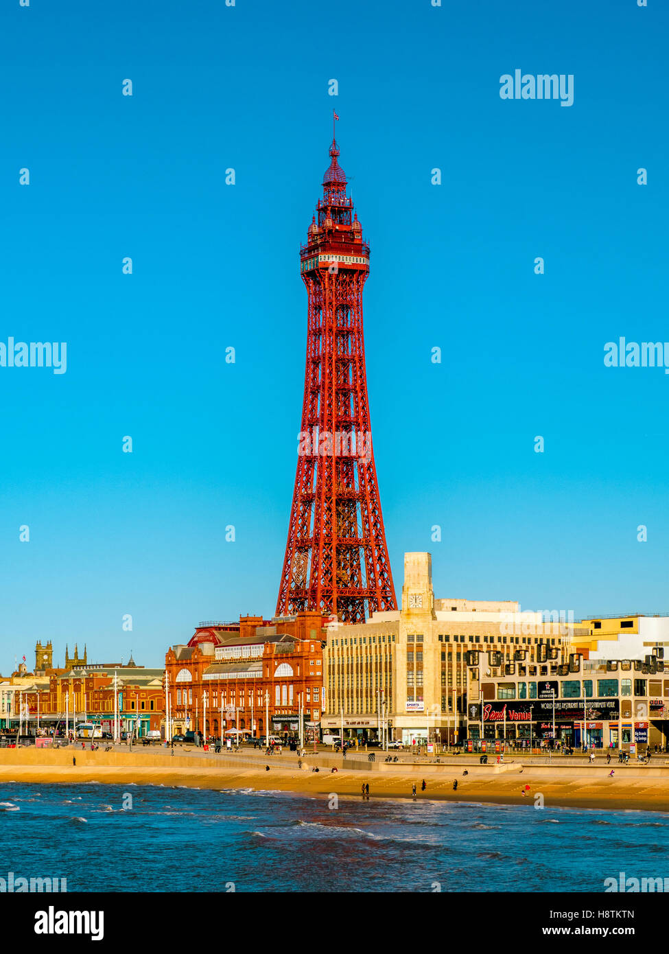 La torre de Blackpool y Promenade, Blackpool, Lancashire, Reino Unido. Foto de stock
