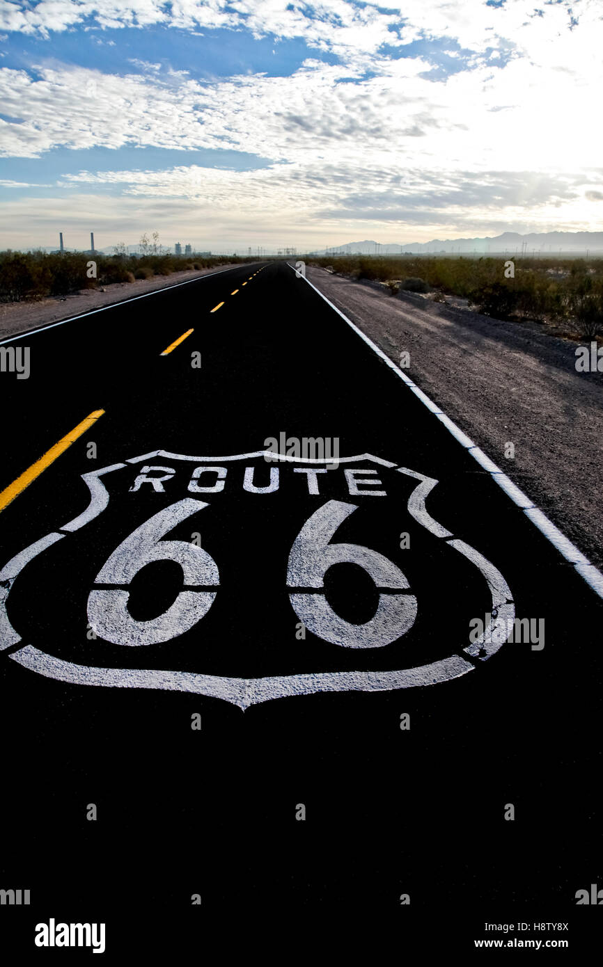 Ruta 66 en Dagett, California, Estados Unidos. Foto de stock