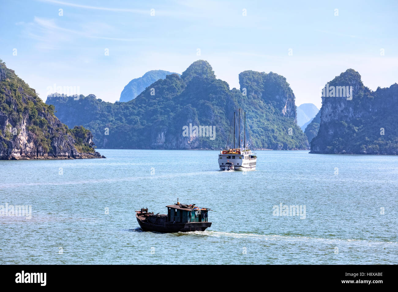 La Bahía de Halong, Vietnam, Indochina, Asia Foto de stock
