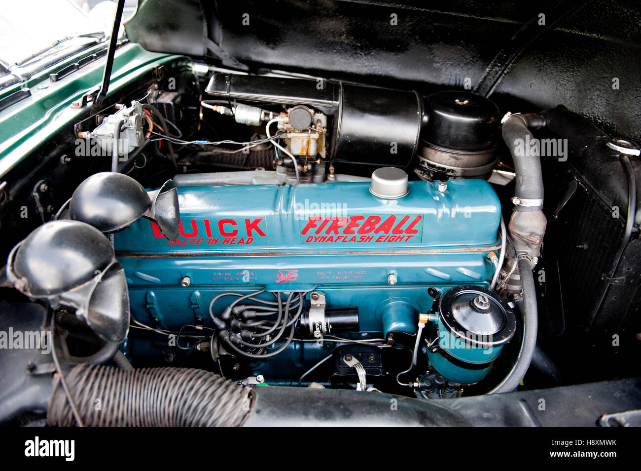 El Buick Fireball dynaflash ocho en un Buick Roadmaster ocho coches