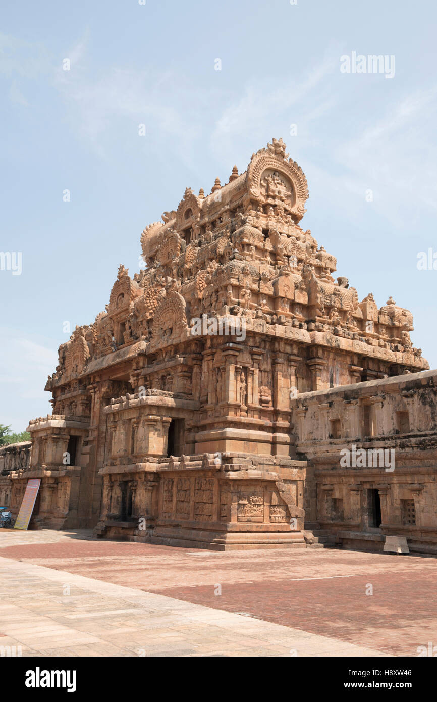 Rajarajan Tiruvasal, tercera entrada gopura, Templo Brihadisvara, Tanjore, Tamil Nadu, India. Foto de stock